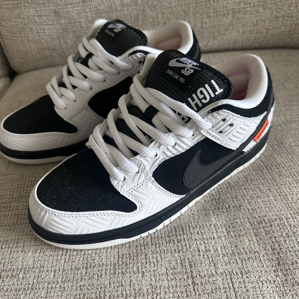 NIKE TIGHTBOOTH X DUNK LOW SB SNEAKERS COLLABORATION